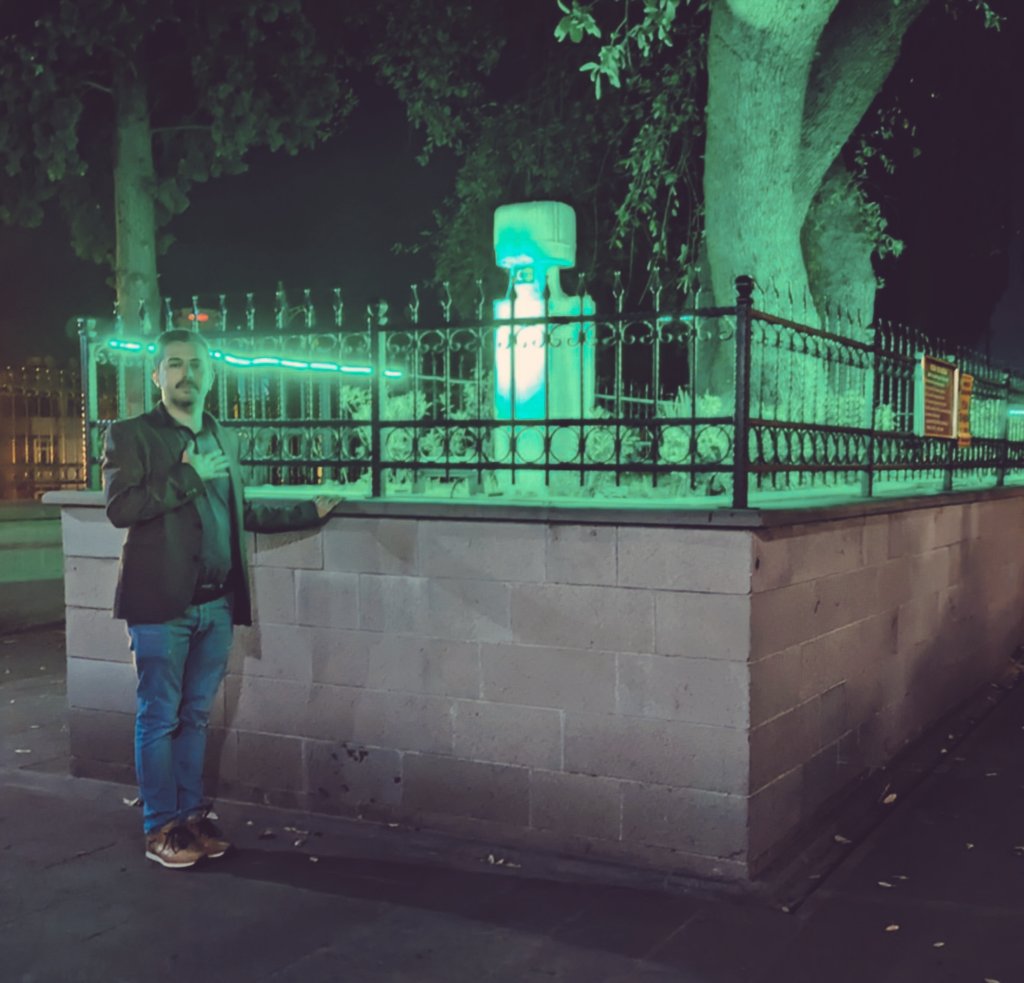 <a href="/Babaishakk/">Baba İshak</a> Yolu bilene 
sırrı'na er'ene 
Cümle canlara 
Aşk olsun 

Yer: Samsun İsa Baba dergâhı