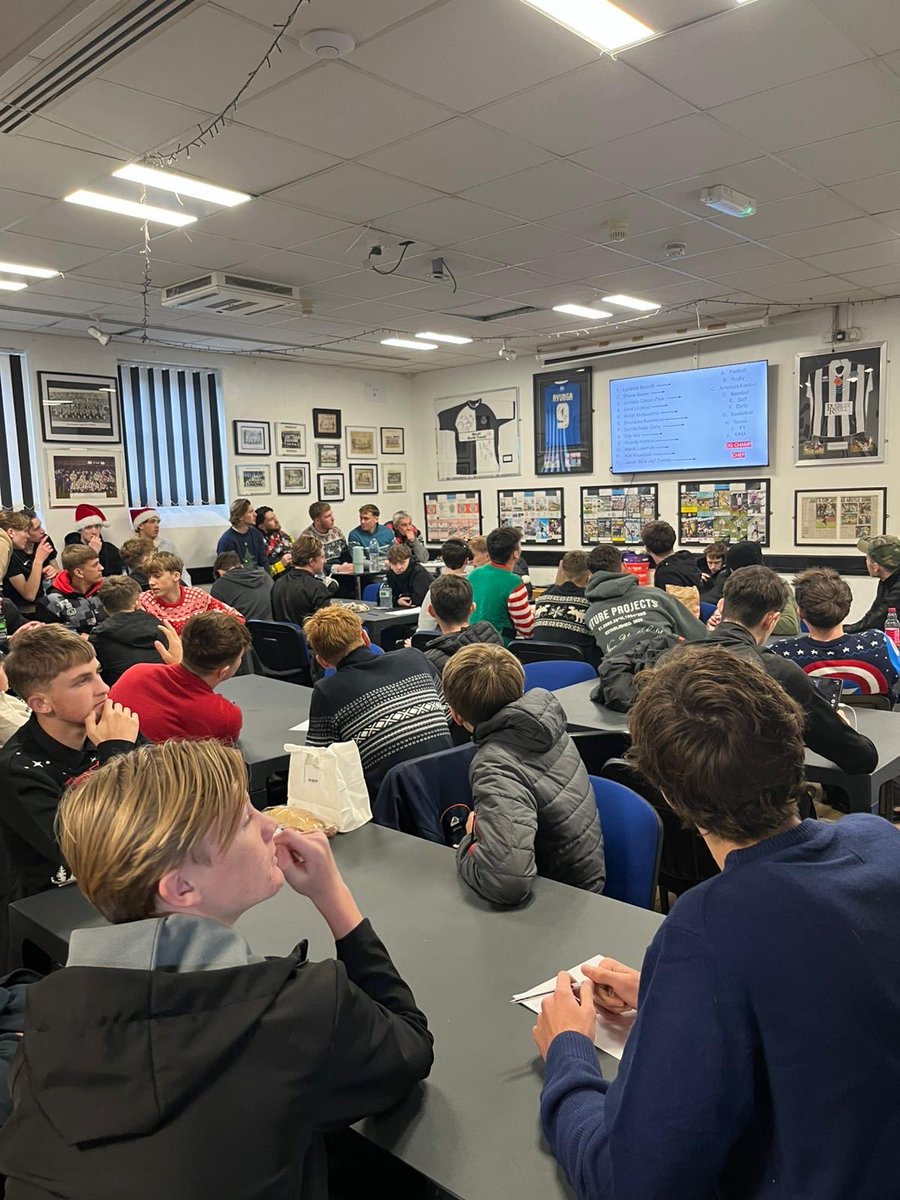 ChampionGoup's tweet image. Champion #christmasbash 🎄

A great final day event at HQ to celebrate the end of a great term. 
 
Students (and staff!) took part in a range of activities including 

🎄a sports quiz
🎄secret Santa 
🎄bingo 
🎄6aside tournament 

A great day had by all, big thanks to #Champion