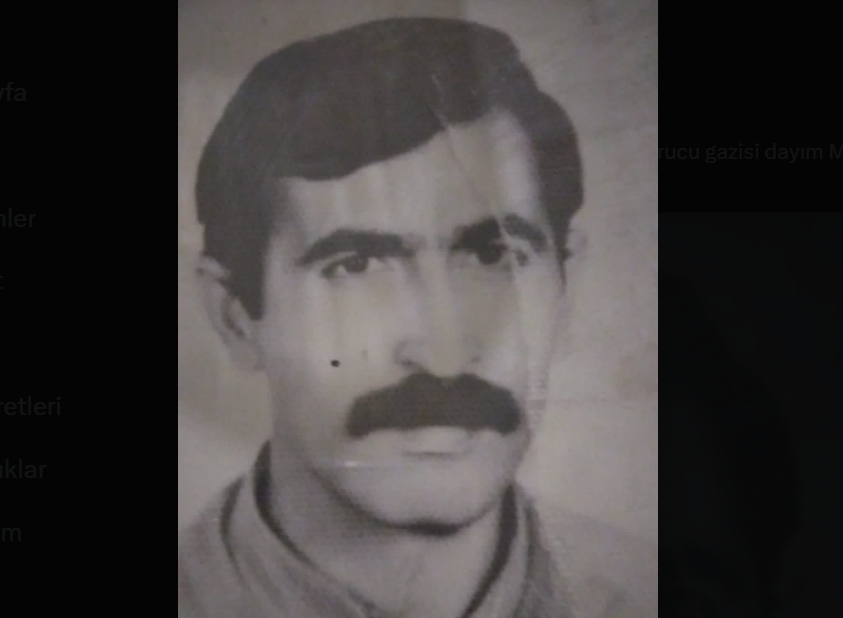hayriituncc's tweet photo. Unutulmasın diye notlar...

Ben 20 Aralık 2025 tarihinde dayım Mehmet Tunç’u sürgünde kaybettim. Çoğunuz duymadınız bu ismi, bilmiyorsunuz. Bu çok normal ama bazen kısa da olsa anlatmak gerekiyor. ++ https://t.co/PE9YLyHLdT