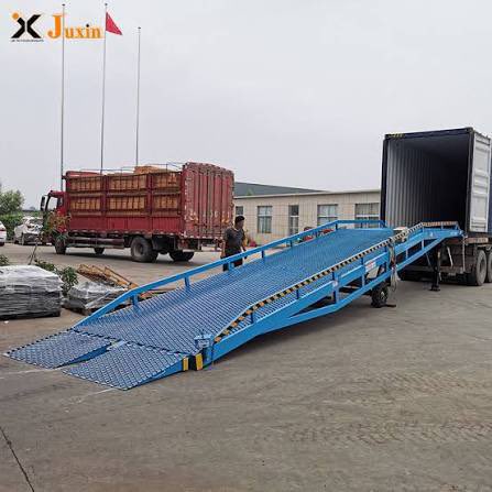 NigeriaStories's tweet image. Why is this not used to offload cars from containers in Nigeria 🇳🇬 ?