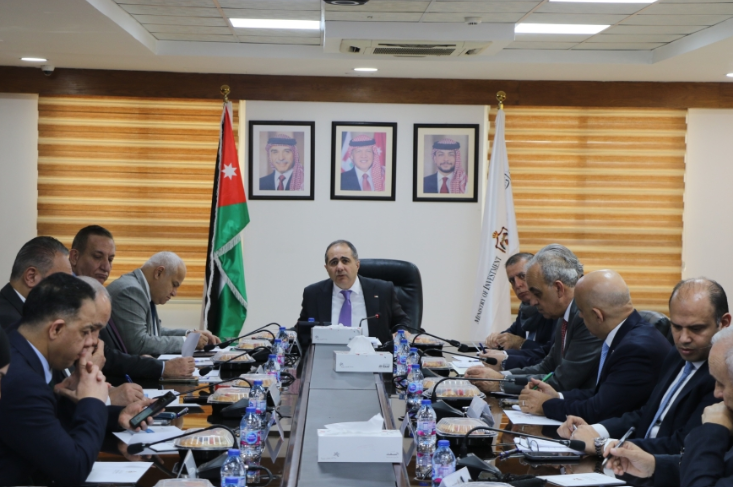 اجتماع حكومي في وزارة الاستثمار لتطوير الخدمة الاستثمارية الشاملة 