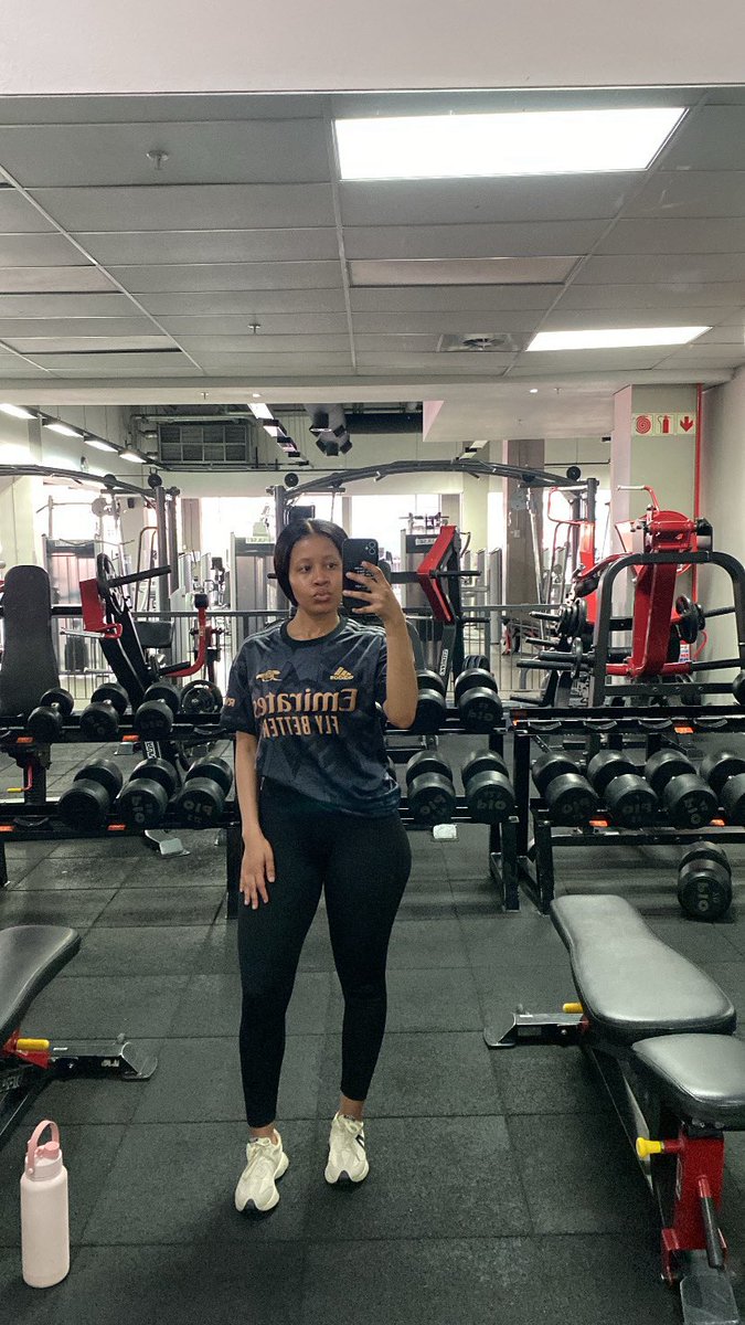 twintshego_'s tweet photo. Football jerseys are honestly my go-to gym fit 🤞😂 https://t.co/AjMnDYzYbz