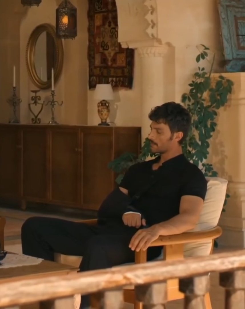 الاوتفيت ده مع إصابة ايده رهيب ❤️‍🔥
#HalefKöklerinÇağrısı