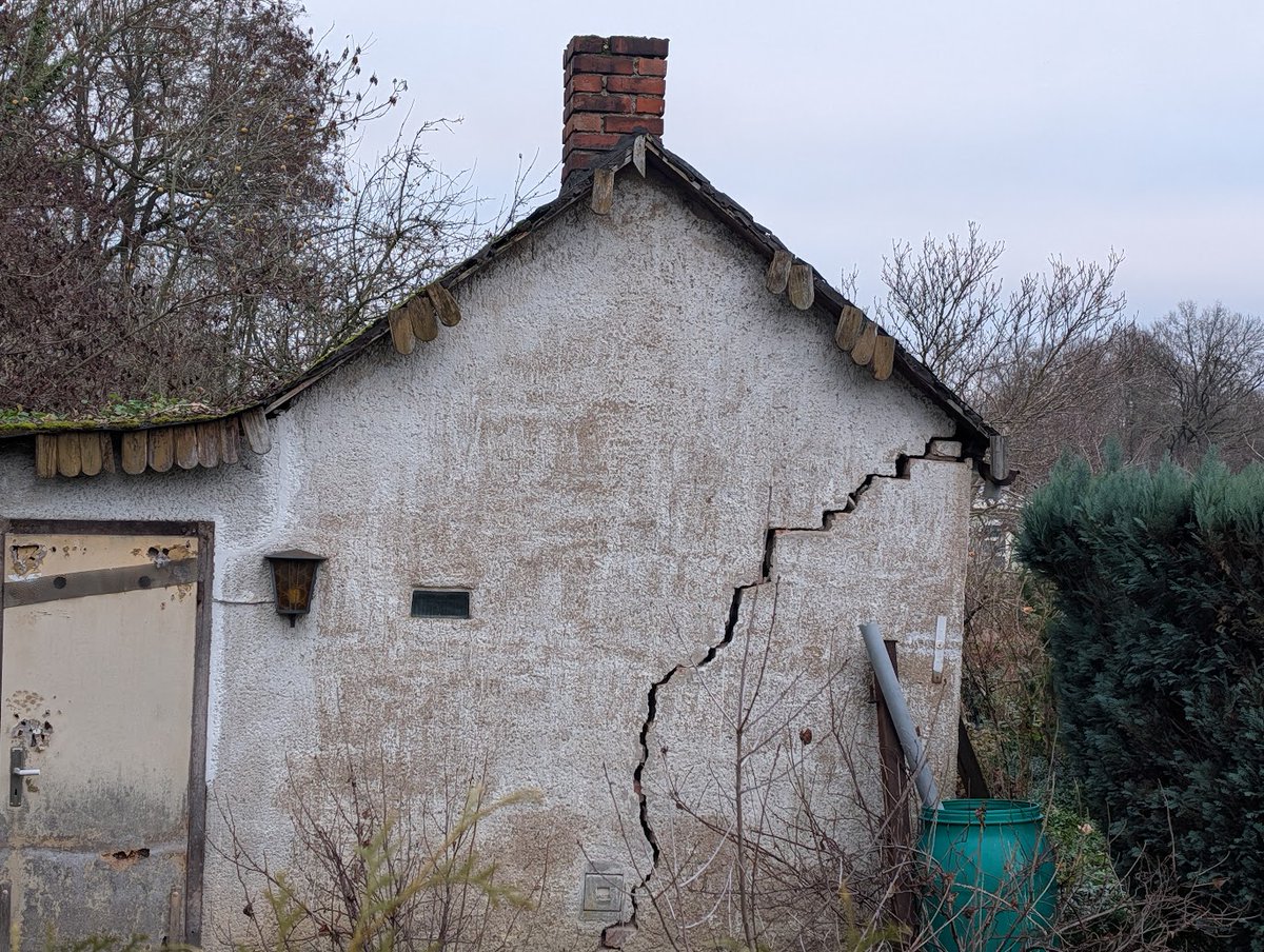 gsb-experten.de Wir wünschen schadenfreie Feiertage zum Jahreswechsel und ein gesundes neues Jahr 2026. Ihre GSB-Experten Gutachter Sachverständige Bauexperten für Prüfung und Bewertung im deutschen Bauwesen seit 1996