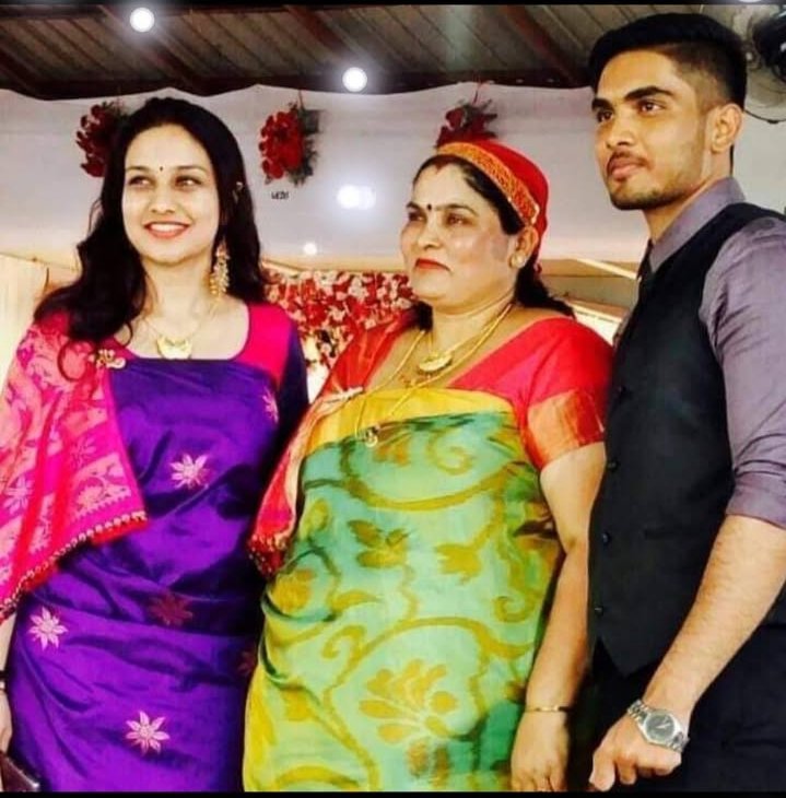 RameshM58349805's tweet image. Such Beautifull Family 
Elruu Enjoy madidru ❤️🥰

#BBK12