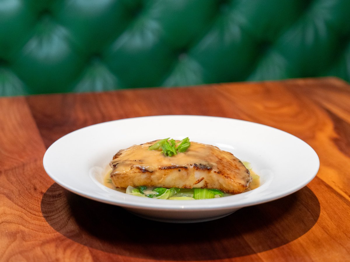 vacationshawaii's tweet photo. Come for Vegas, stay for dinner at Redwood Steakhouse. Book your trip with Vacations Hawaii and experience it all.✨

Book today: https://t.co/aDg1jCS0wU https://t.co/Kj642v30Yt