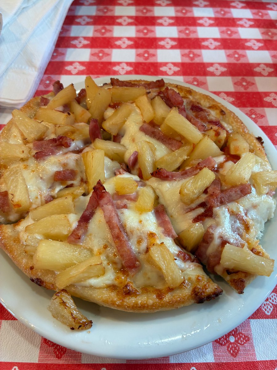 s_brown1987's tweet photo. @pizzahut my daughter loving her brothers pizza! And an amazing Hawaiian pizza! Extra pineapple should always be the right amount! https://t.co/ulB1klGz3L