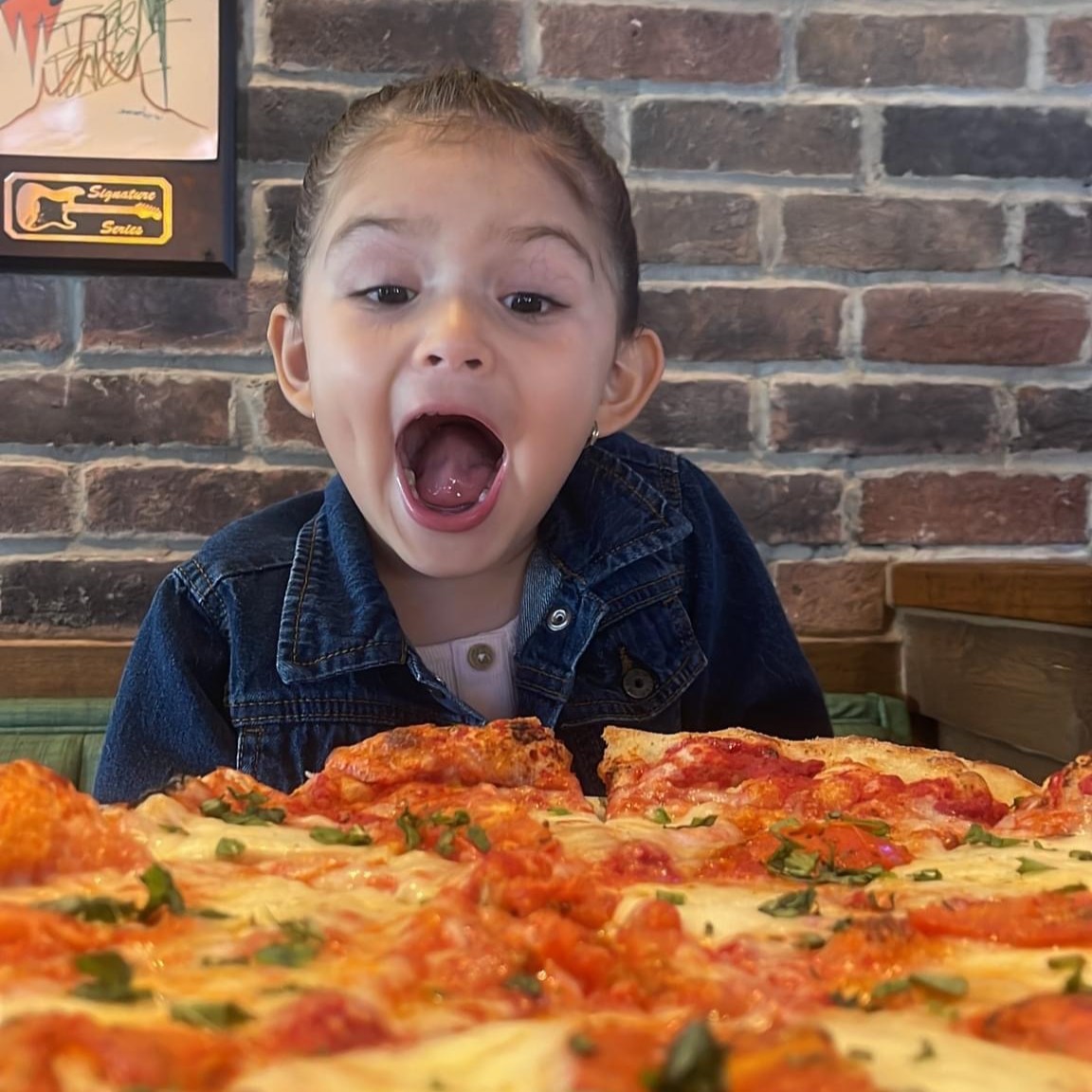 Bubba's 33 tweet media