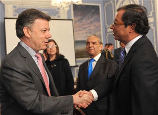 SolidGroupTech's tweet photo. @LilianaCastanoG LA ÚNICA OPCIÓN ES ABELARDO. Con esa foto ojalá lo entiendan. Por eso el descarado y monumental conejo que le hicieron otra vez a @MariaFdaCabal Sigan defendiendo a Uribe, ya no hay duda que les pintó Palomitas en el aire. Primero resucitó a JCP y luego avaló esta orgía politica! https://t.co/XuIpJRcOil