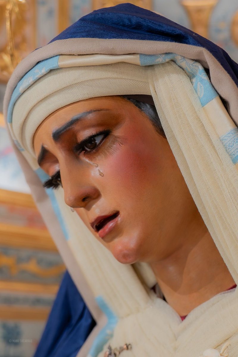 🟢 #EstandarteDS | Este martes 23 de diciembre, como es tradicional en la <a href="/Hdad_LosGitanos/">Hermandad de Los Gitanos</a>, María Santísima de las Angustias Coronada amanece vestida de hebrea para estas fiestas de la Navidad, por <a href="/abejaranito/">Antonio Bejarano</a>

➡️ Luce juego de saya y manto realizado con sedas italianas, fajín