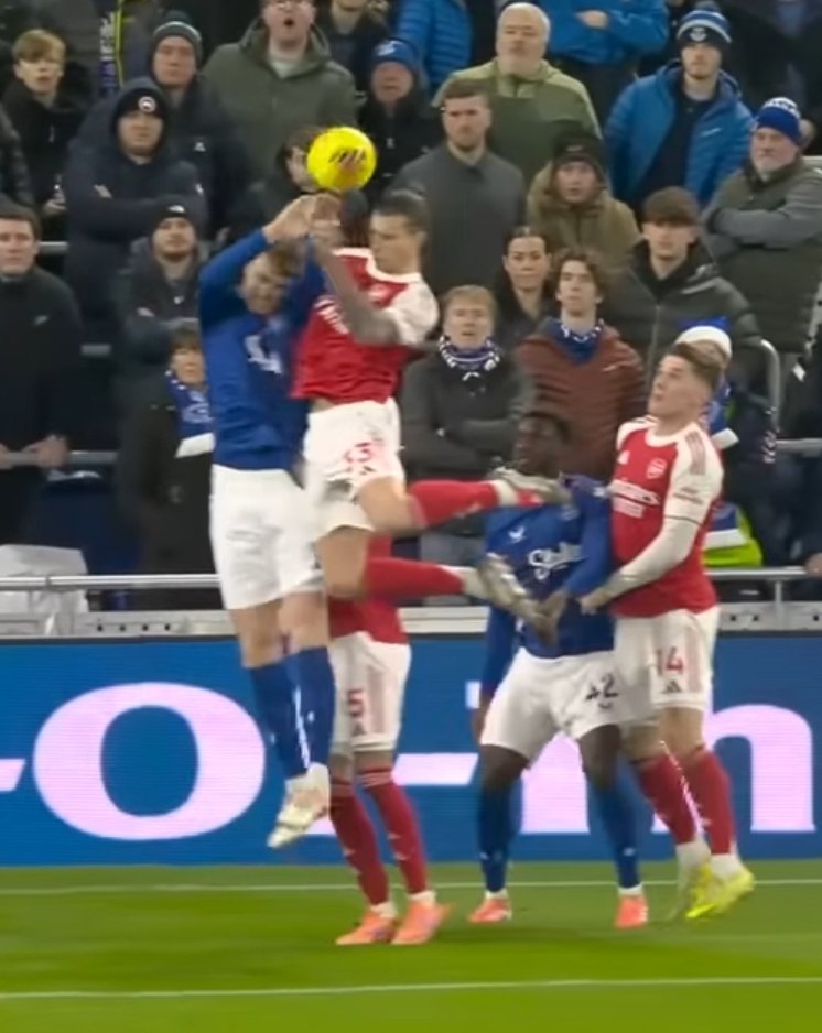 Treesmurf's tweet image. I don't ever wanna hear Arsenal fans peddling their conspiracy theories again. 🔺️👁