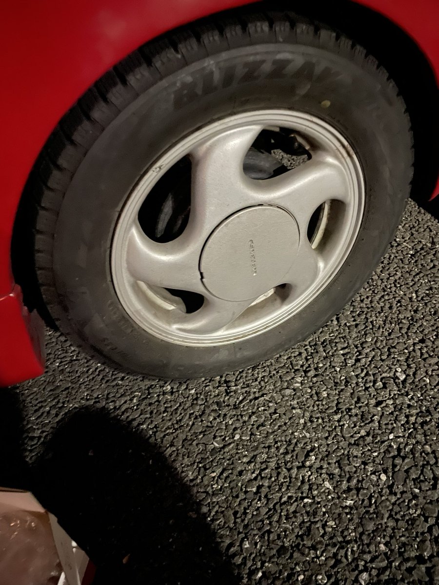 ヤフオク本気で徘徊して2枚だけ純正ゲット 貫通ナットに変えねば