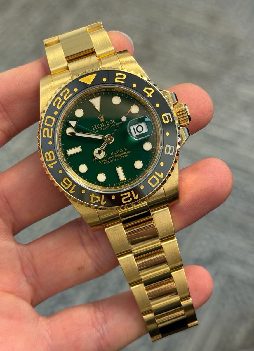 LuxuryWatchGuy1's tweet image. If you are looking for a great Rolex that will likely appreciate may I suggest the yellow gold green face gmt + the white gold submariner Smurf 

Price stays steady and every year they are getting harder and harder to come by