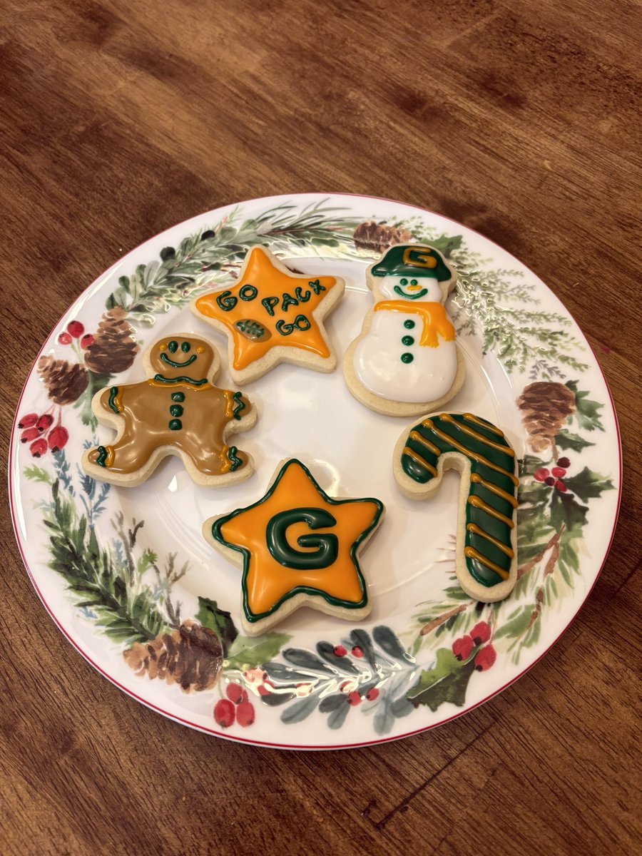 My wife surprised me with these Christmas cookies tonight. 

All gas - no brakes. 

These pretty much #CarryTheG and guarantee a deep playoff run for the 🧀-Heads. 

<a href="/AaronNagler/">Aaron Nagler</a> #GoPackGo