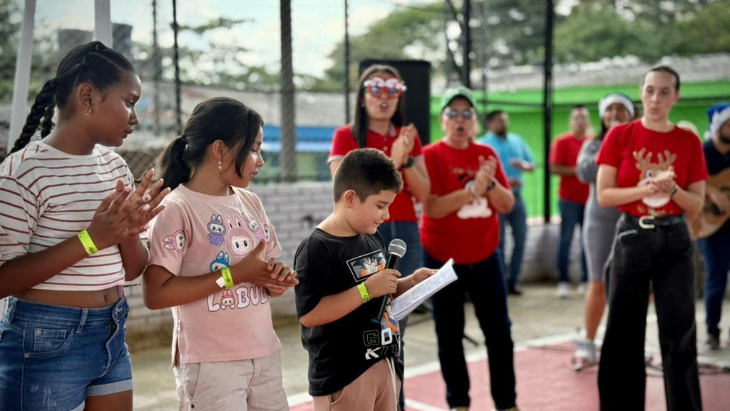 GobMeta's tweet photo. Más de 1.000 niños de la Comuna 7 vibraron con una tarde mágica: el encanto del joropo, la novena de aguinaldos y regalitos que iluminaron sus sonrisas.

¡El Gobierno de la Unidad llega a todas las comunas de Villavicencio! Porque en esta Navidad, el Meta es mágico. https://t.co/TIgi8tRwCo