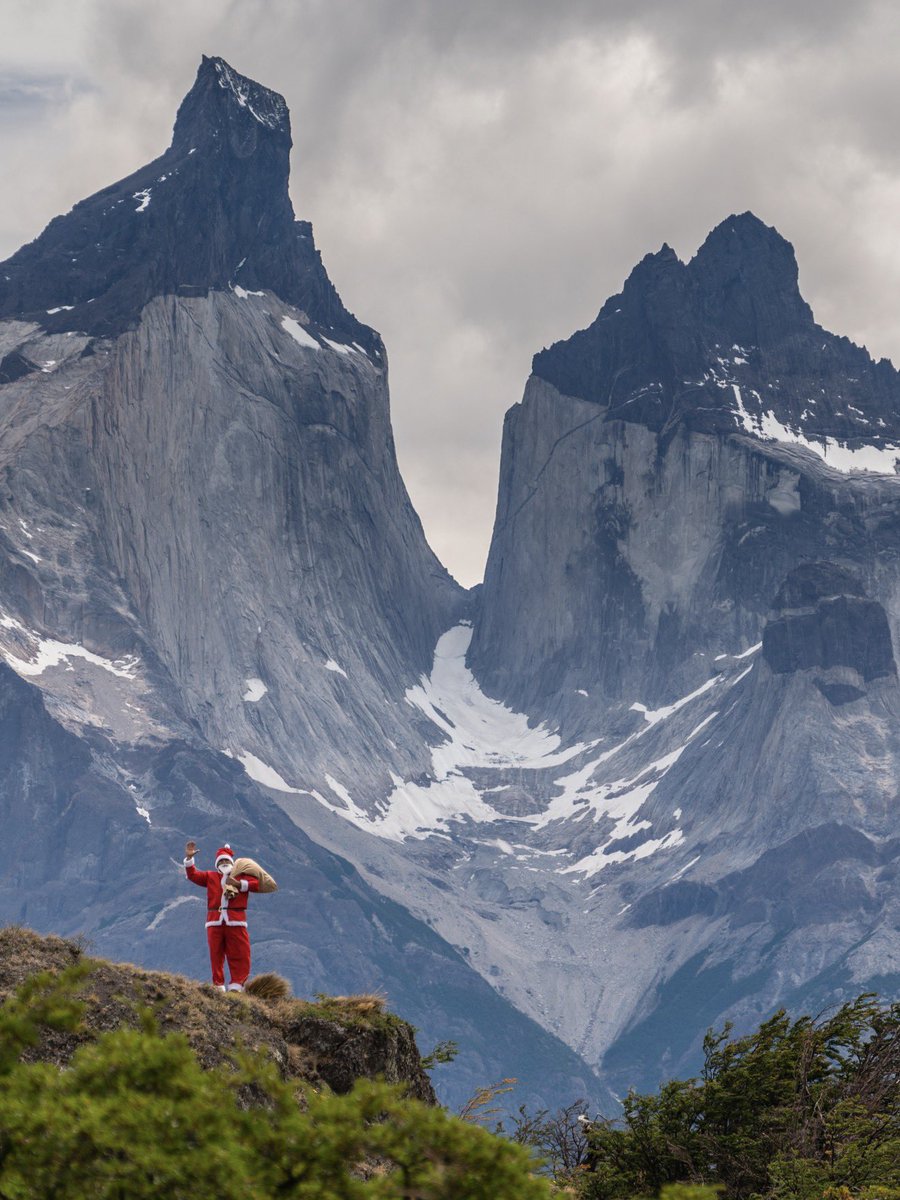 Avistamiento del viejito Pascuero en el parque nacional Torres del Paine en la Patagonia chilena, ya empezó su recorrido de sur a norte 😍 #Chile