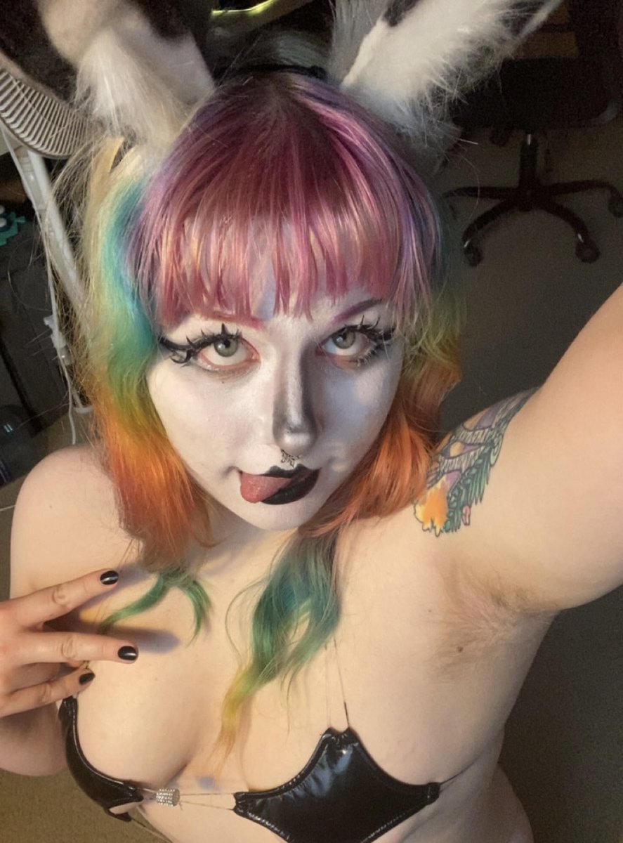 bunnirainbow's tweet image. Ya got me 🙌