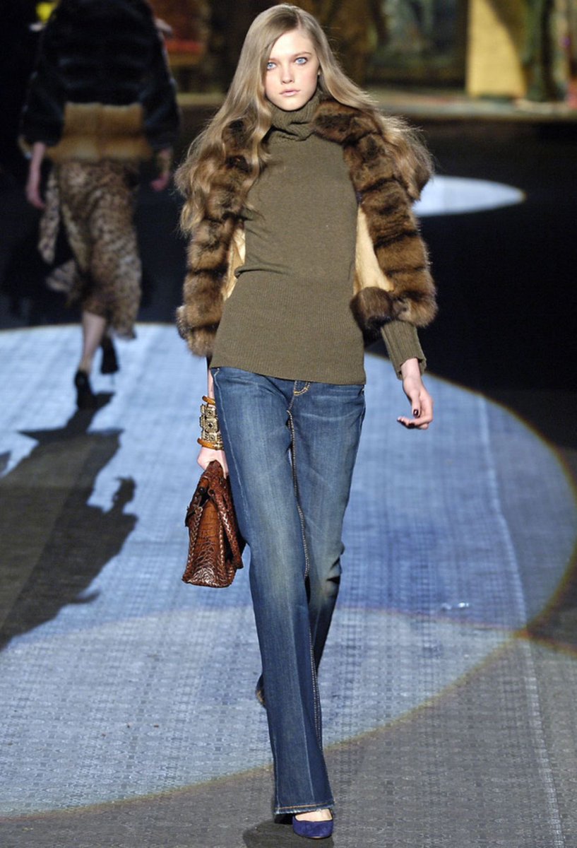 virgoessence's tweet photo. Vlada Roslyakova for Roberto Cavalli, FW 2006 https://t.co/3MENDD44Vk