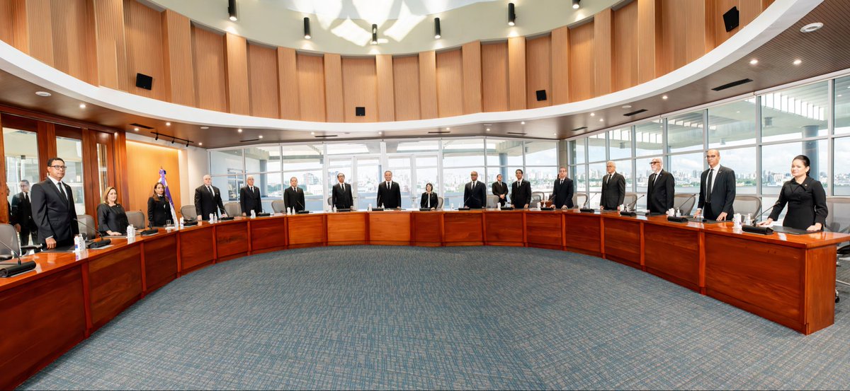 Gracias por tantas manifestaciones de aprecio y consideración. Las recibo desde la convicción absoluta de que Dios existe y de que la justicia de los hombres no es sino un esfuerzo siempre imperfecto por alcanzarla.