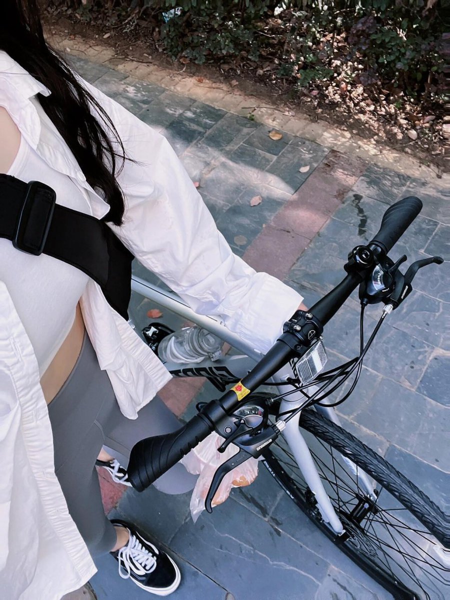 Maria456pr's tweet photo. The joy of moving, with a bicycle. Go slowly, but don't stop.🚲 https://t.co/8BxcvC0Zof