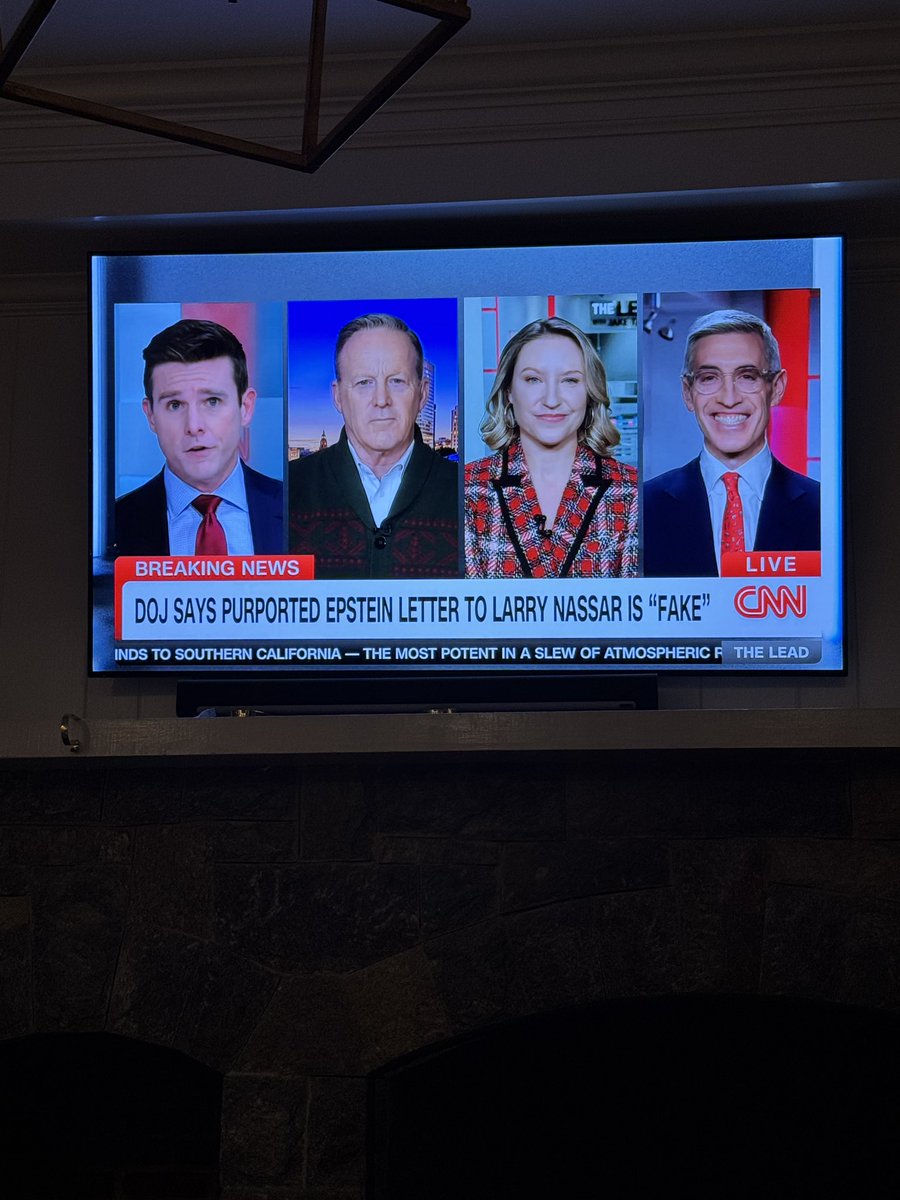 danturrentine's tweet image. Thank you for having @rachaelmbade @seanspicer and me on @Phil_Mattingly @TheLeadCNN @CNN 
@theDChuddle