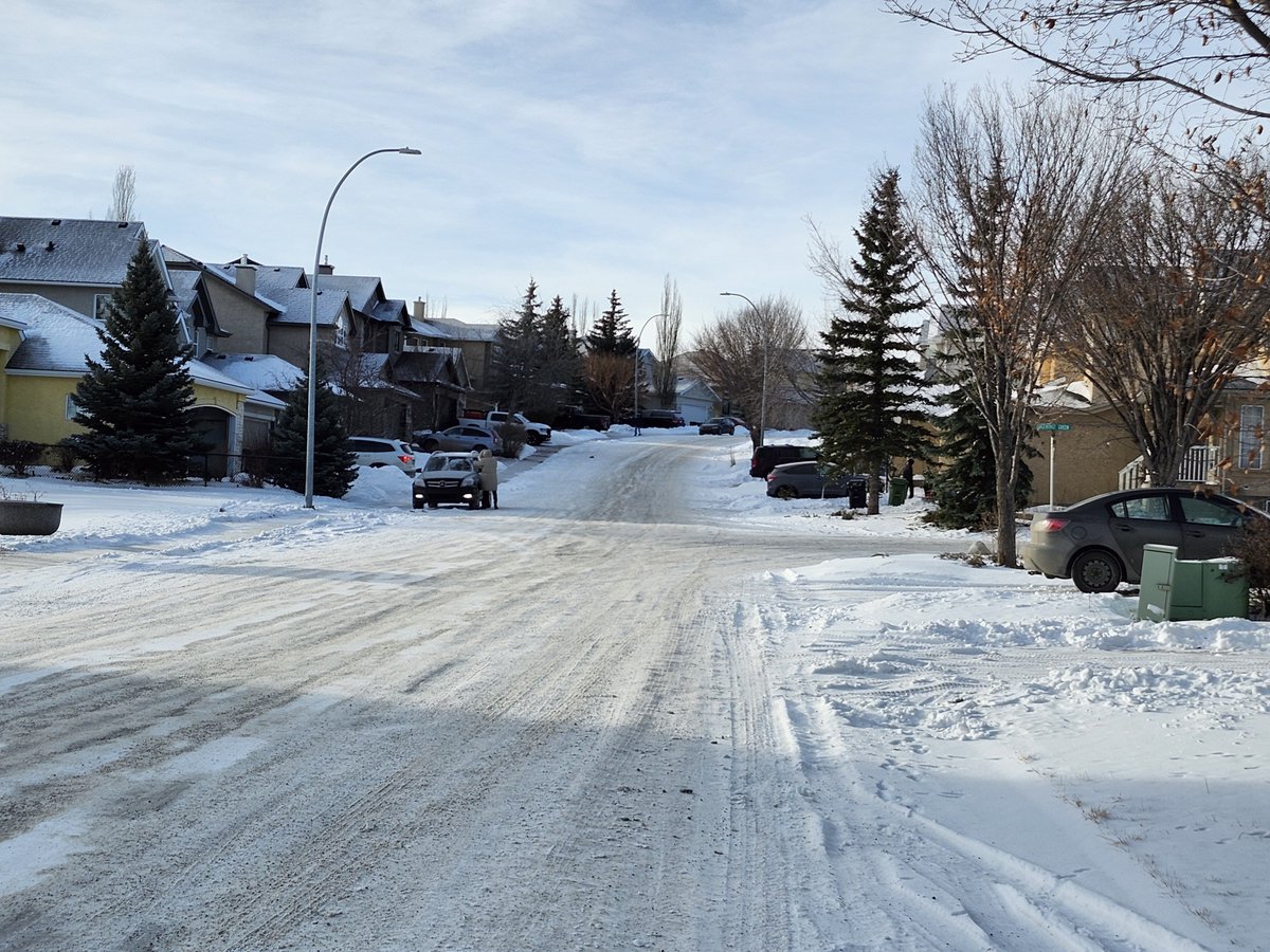 WalkingCalgary's tweet photo. Today’s progress report from the far side of #Edgemont.

#Calgary  #yyc https://t.co/MxwdcNceph