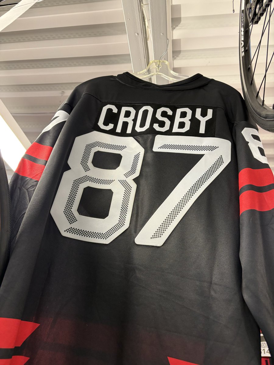 SFSstalbert's tweet image. Happy Christmas Eve Eve! 🎄✨
We’re open till 8 tonight and 9–1 tomorrow for all your last-minute gift needs.

Still tons of great options in-store: 🇨🇦
Canada Olympic jerseys freshly crested with McDavid, MacKinnon, Crosby &amp;amp; Makar, plus new PSD underwear, Good Luck Socks and more