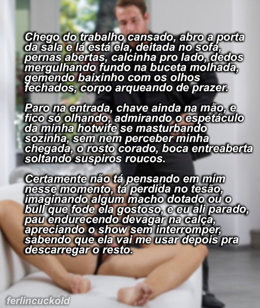 ferlincuckold's tweet photo. Chego do trabalho e pego ela se masturbando na sala, perdida no tesão sem pensar em mim, e eu só paro e aprecio o espetáculo, pau duro de ver minha #hotwife assim.
Já pegou sua #esposa se tocando sozinha assim, sabendo que não é pra você? Conta como foi ficar só olhando... https://t.co/5sh42iyHlN