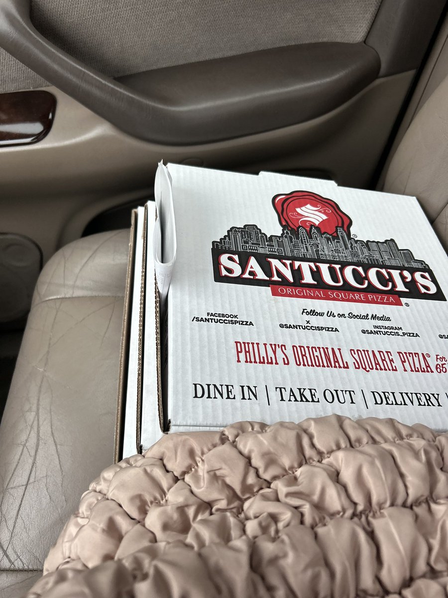 24tog's tweet image. I’m thinking it’s a good night for pizza