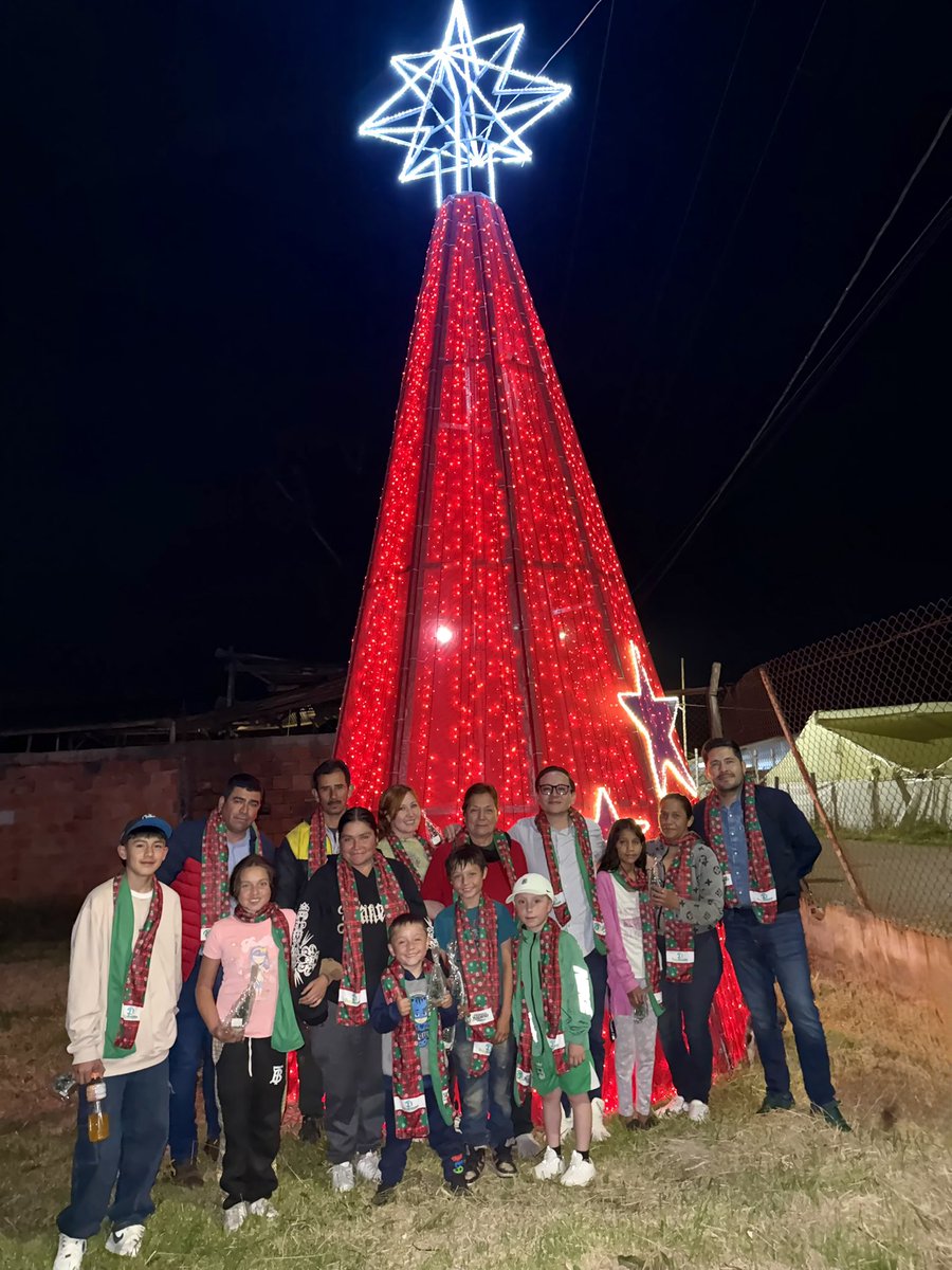 empumadrid's tweet photo. La Navidad llega a nuestras veredas ✨🎄

Realizamos la entrega oficial de los árboles navideños para las 16 veredas de nuestro municipio, llevando luz, esperanza y alegría a cada rincón rural de Madrid.❤️ https://t.co/1sAarg8gNV