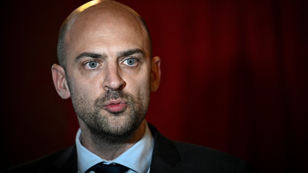 BFMTV's tweet image. Jean-Noël Barrot "dénonce avec la plus grande fermeté" la sanction américaine qui interdit de visa l'ancien commissaire européen Thierry Breton
l.bfmtv.com/yNza