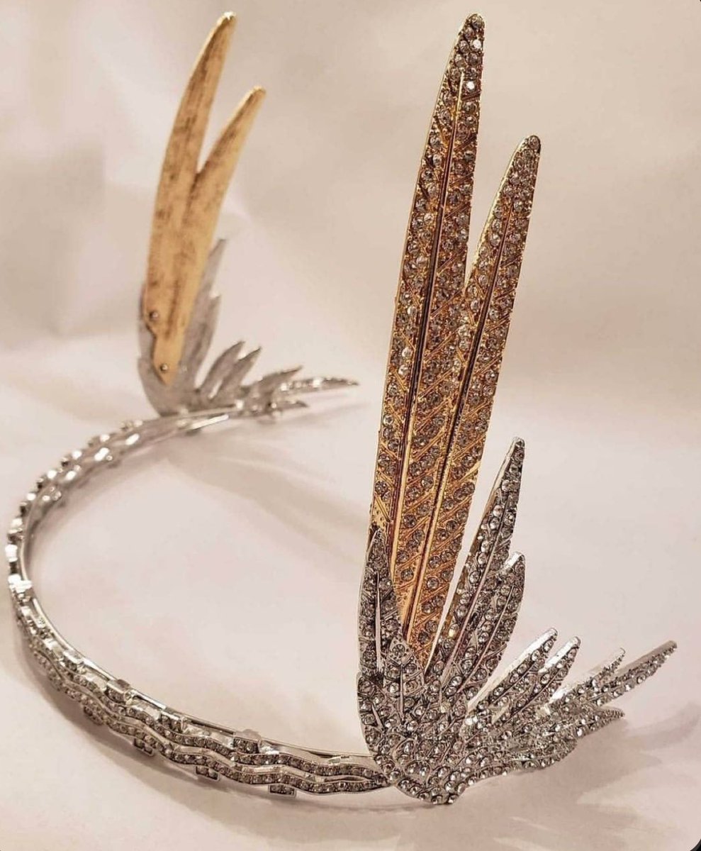 EvaLovesDesign's tweet photo. Wings of diamonds &amp; gold https://t.co/tjuCCn24Rc