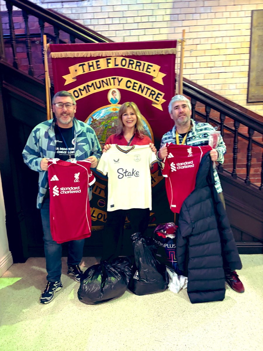 WalkFlorrie's tweet image. Massive thank you to Tori’a for today’s donation of @LFC &amp;amp; @Everton football kits

We managed to get them out to the kids who otherwise might not be in a position to own a new kit.

Thank you so much for putting smiles on faces this Christmas #NeverAlone ❤️💙
