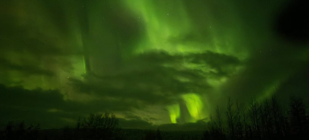 TeaMaria48's tweet photo. Northenlights show Pelkosenniemi Lapland Finland https://t.co/YNRK9gIW71