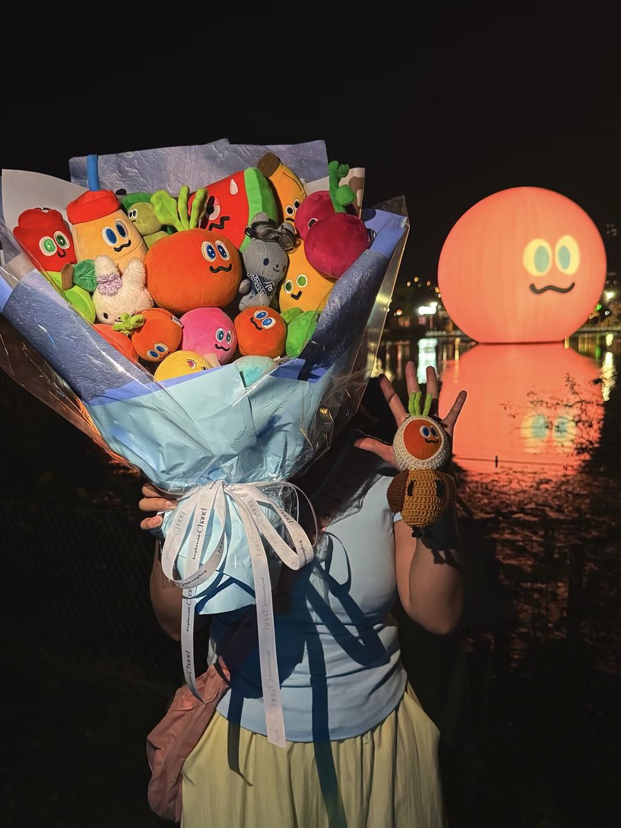 Lily1216Ma's tweet photo. 五迷老师快来相认，带着圣诞帽的卜卜🥕圣诞快乐🎅 #WMLS #五月天 https://t.co/IvOTO7t25U