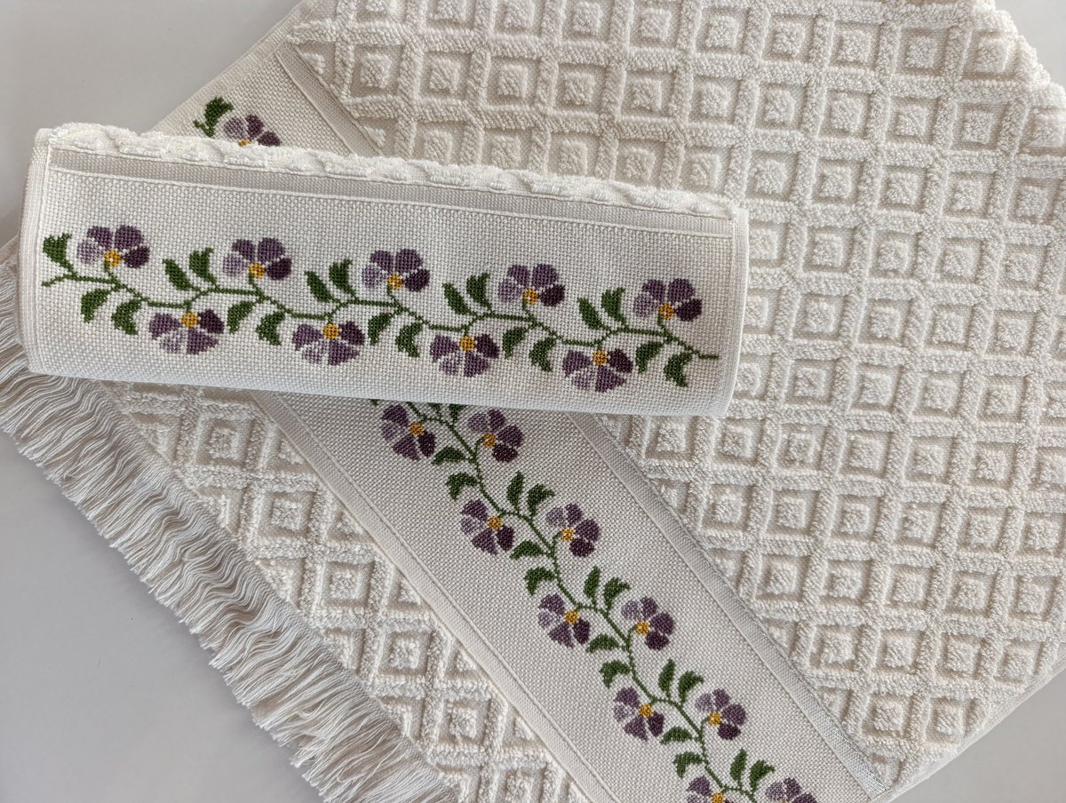 Gelen zam oranı kiraya gelen zam ile yarıştığına göre ne yapıyoruz 😪 

Asgari ücret ile geçinen ailelere destek oluyoruz 🤲🏻

Benim el emeği havlularımın satılması için yardimci oluyoruz 
#asgariücret