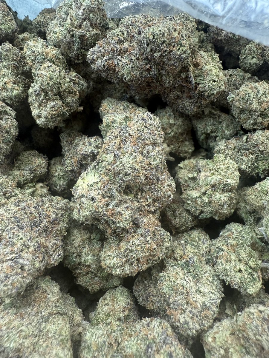 HeySebz's tweet image. After 6 months of curating, hunting, sampling, trial and error both with product and producers, and lord knows how many FaceTime calls coupled with money spent 

I finally have my own strain. Stay tuned. 
Miami. 🍊 🩶