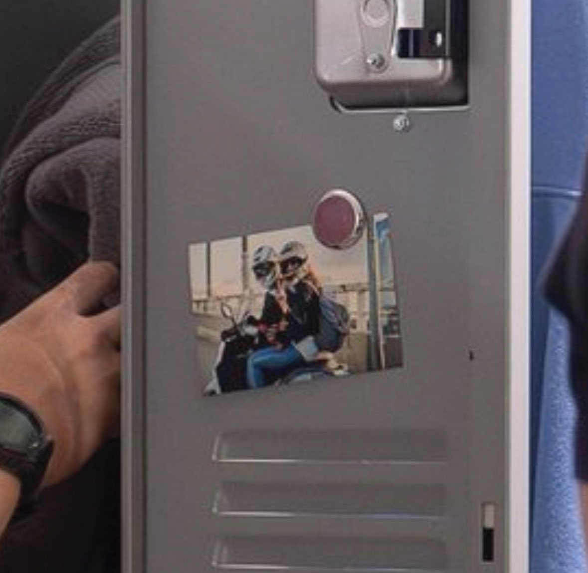 sevanbuckelly's tweet image. with all the love and light in the world, what the hell is that