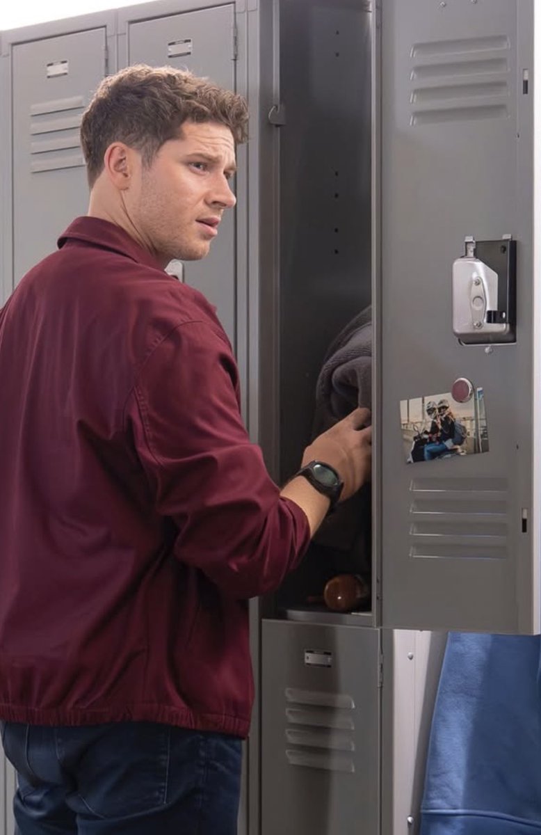 sevanbuckelly's tweet image. with all the love and light in the world, what the hell is that