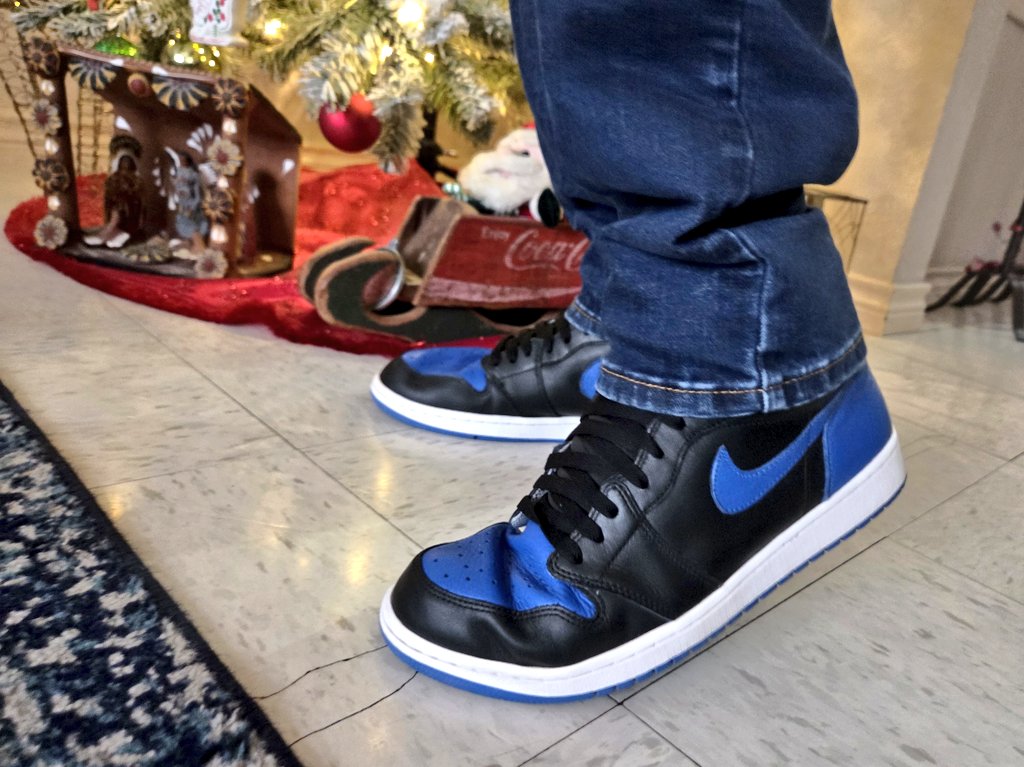 Today's #kotd and its leather so dont worry about the creases. Almost Christmas time. #HappyHolidays