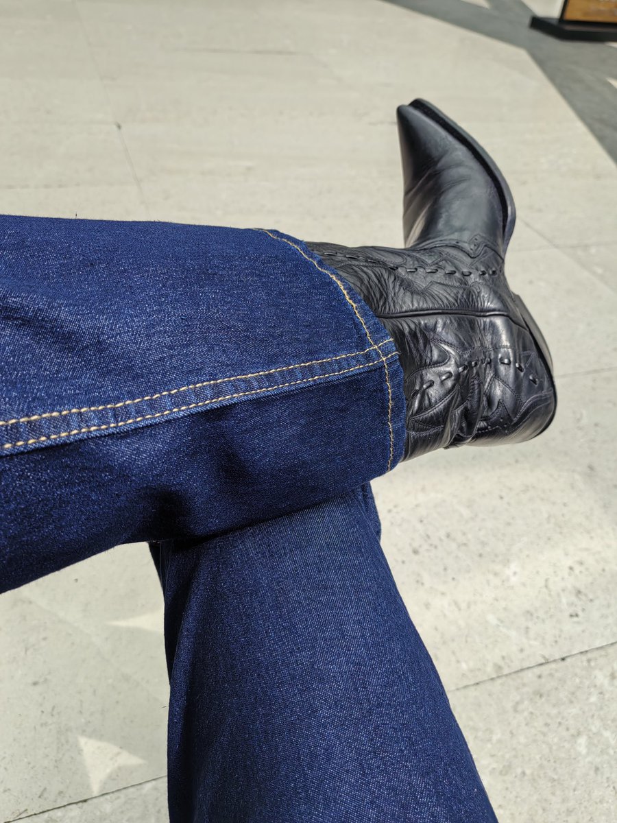 Mask Hernán tweet media