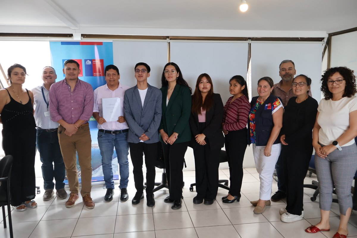 👨🏻‍🌾 Recibimos a estudiantes de Ingeniería Comercial <a href="/SantoTomas_ST/">Santo Tomás</a> #Iquique, quienes presentaron su investigación sobre Capital Humano en los servicios públicos del Agro. Participó SRM Eduardo Justo, equipo <a href="/MinagriTarapaca/">SEREMI de Agricultura Tarapacá</a>, <a href="/INDAP_Tarapaca/">INDAP_Tarapacá</a> <a href="/conaf_tarapaca/">CONAF Tarapacá</a> y <a href="/CNRCHILE/">Comisión Nacional de Riego Chile</a> #Tarapacá 📝