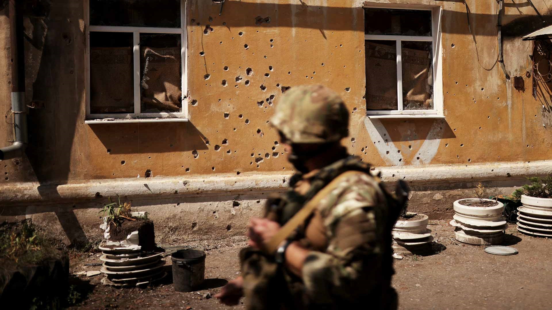 الجيش الأوكراني ينسحب من بلدة سيفرسك المحاصرة في الشرق #الشارقة24 