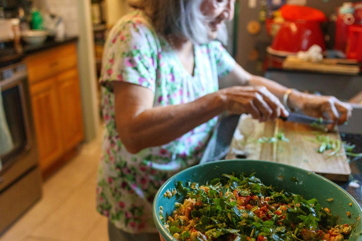 UBCNews's tweet photo. @ubcires research shows nearly half the global population—and almost all Canadians—must change their diets to curb climate change. 

Discover simple steps to reduce food emissions and help keep warming below 2°C. 

https://t.co/4zHF9p9oXN https://t.co/udPQKInAgU