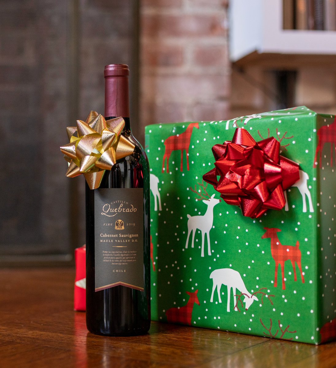 firstleafwine's tweet image. Procrastinated on holiday shopping? We've got you covered! Give the gift of a Firstleaf e-gift card for a personalized wine experience delivered right to their inbox. It’s the perfect last-minute gift! 
#firstleafwine #firstleaf #wine #uncork #LastMinuteGifts #HolidayGifting