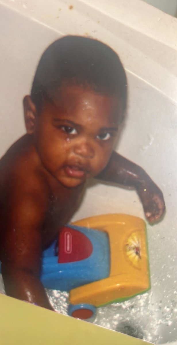 rhondar00's tweet photo. @TaylorDavis_27 Happy 21st Birthday to favorite son! I love you! 😘 https://t.co/FVYz4r53JK