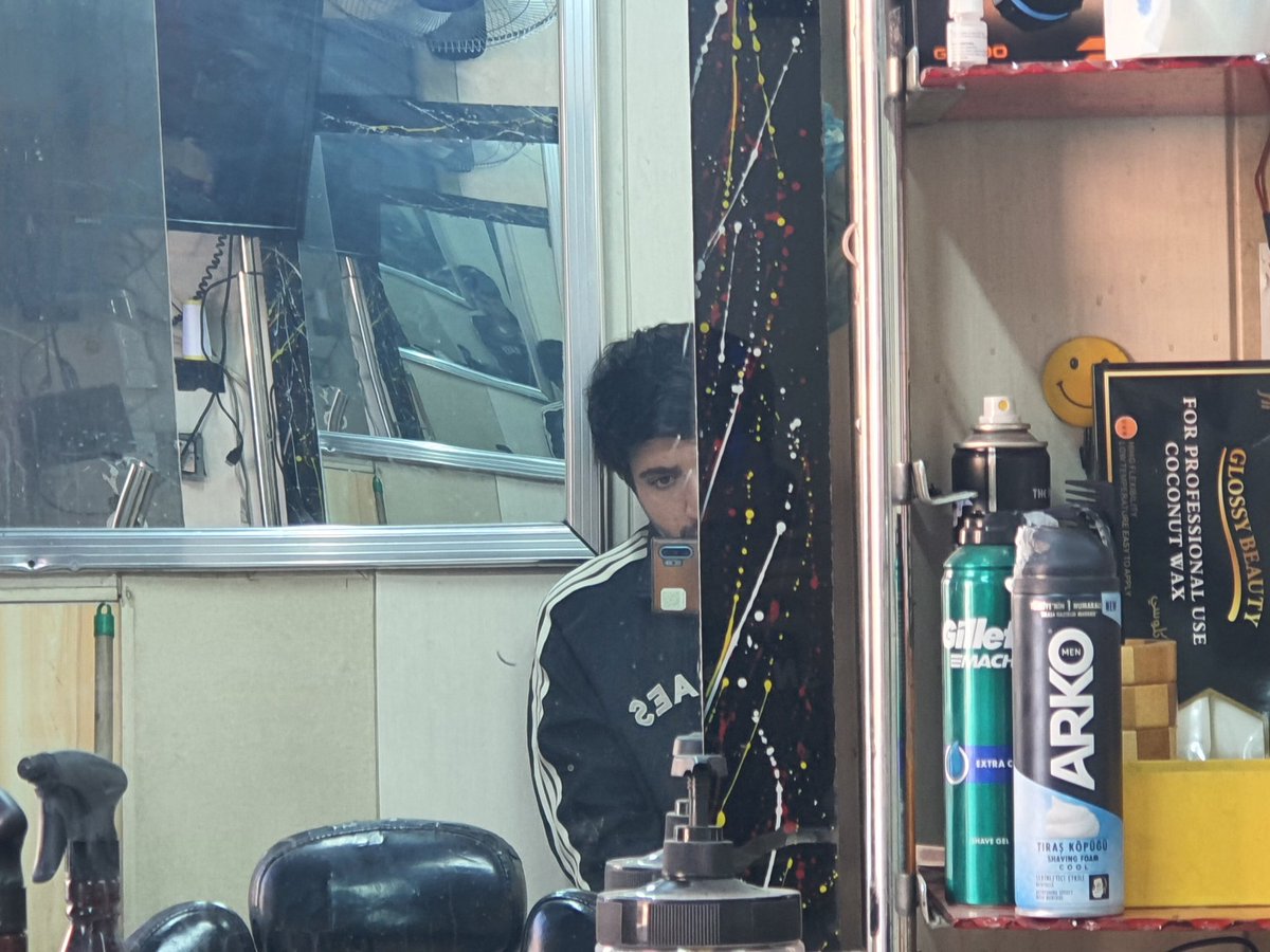 تذكرت تاجر أعرفه.. 
گلي من تبيع روحك مرلي بلكت أشتريك.