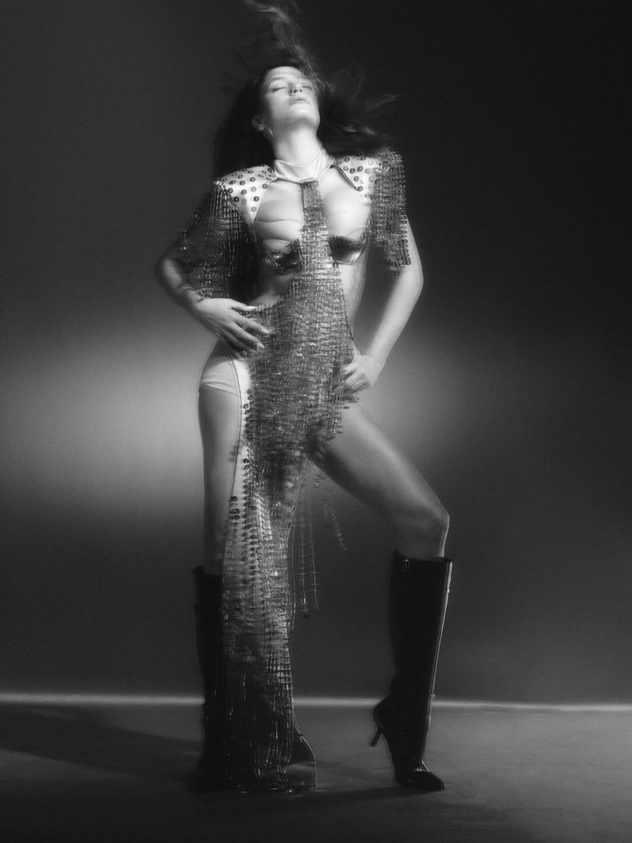 onedio's tweet image. Serenay Sarıkaya, bir marka için kamera karşısına geçti.