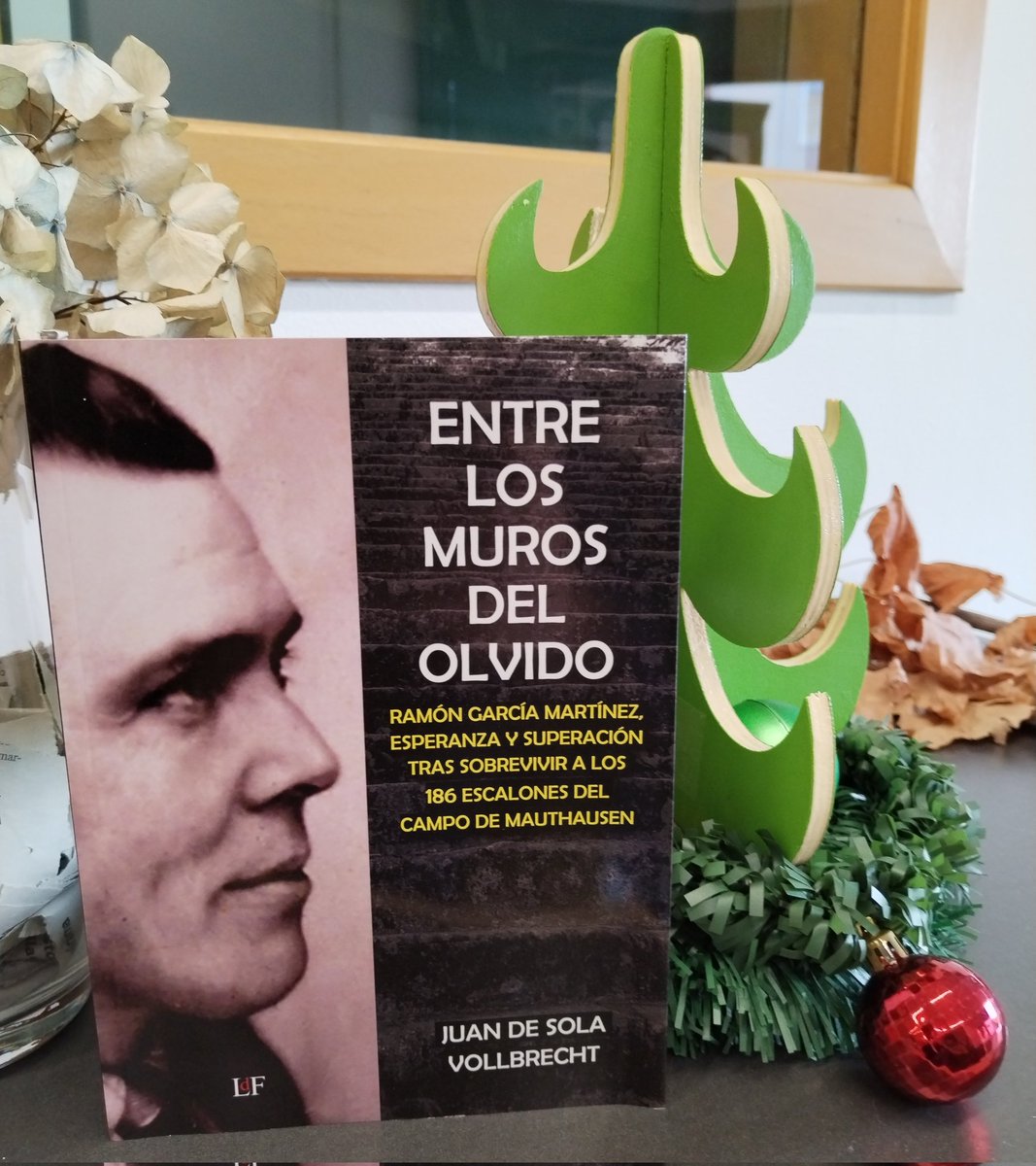 Alguna sugerencia para estos días. 
Leer la historia de Ramón García Martínez, superviviente del campo de concentración de Mauthausen, es un ejercicio de responsabilidad y un sincero homenaje a la memoria ante la sombría amenaza del olvido. 

amzn.eu/d/4S3LjxK