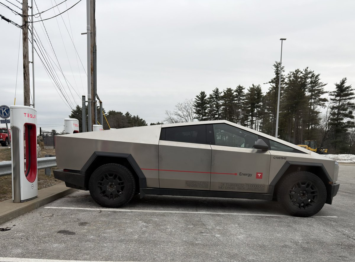 SawyerMerritt's tweet image. Oh hey Tesla Energy @cybertruck